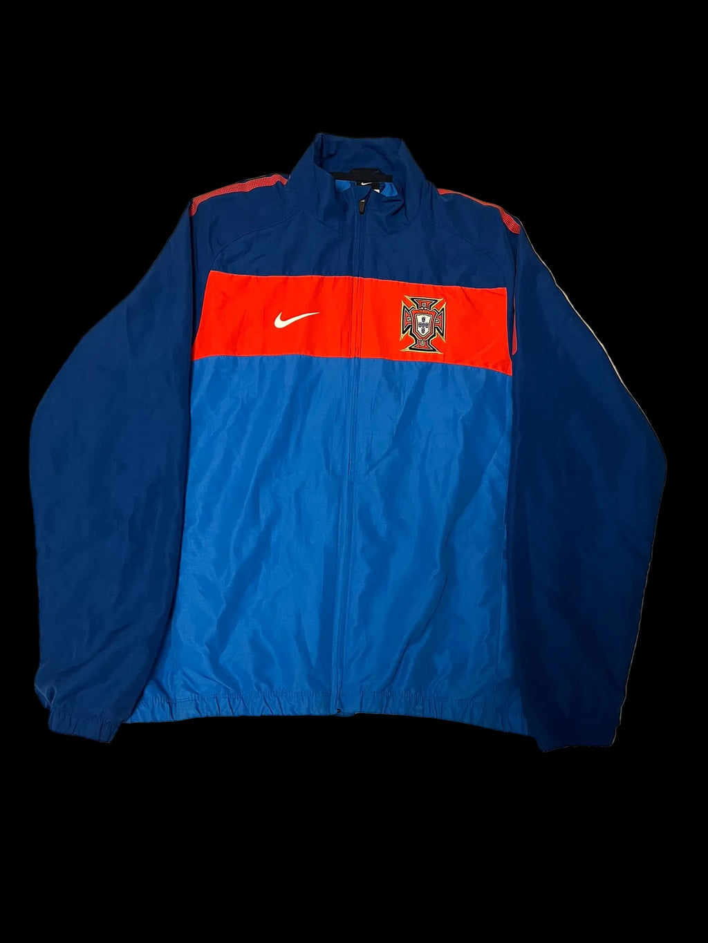 Nike (L)