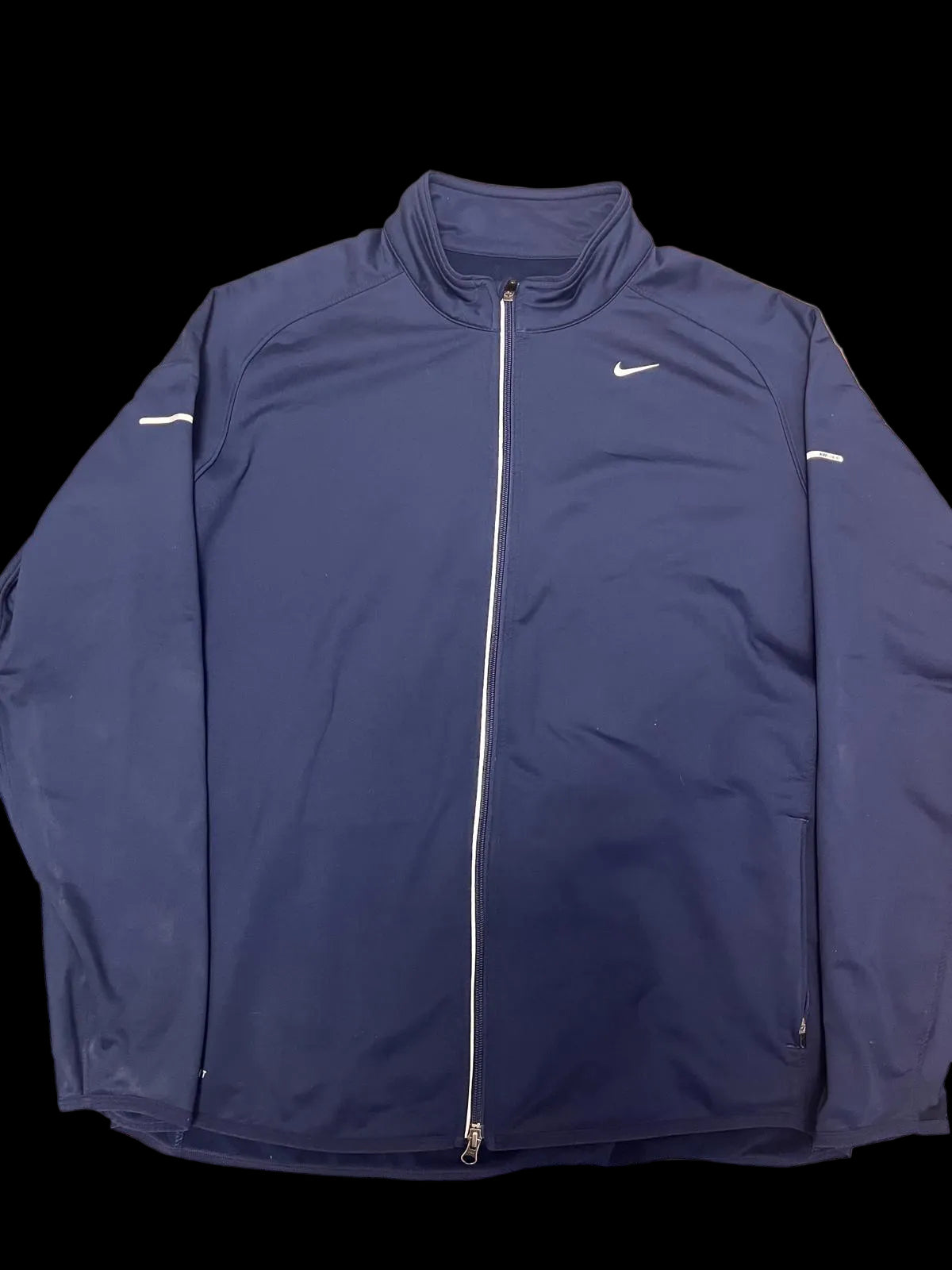 Nike (L)
